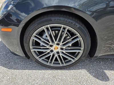 2018 Porsche Panamera — photo 9 view