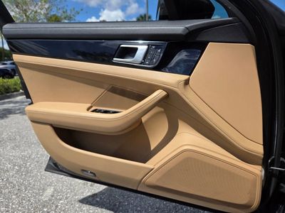 2018 Porsche Panamera — photo 13 view