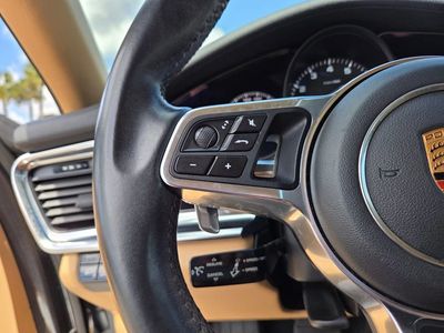 2018 Porsche Panamera — photo 16 view