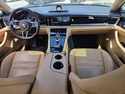 2018 Porsche Panamera — photo 26 view