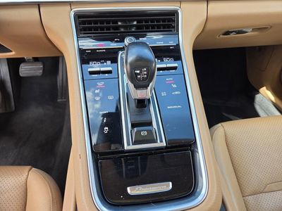 2018 Porsche Panamera — photo 20 view