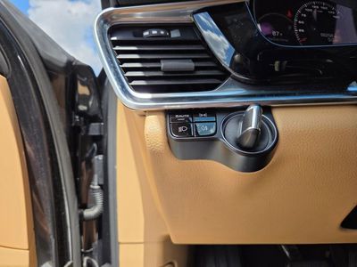 2018 Porsche Panamera — photo 21 view