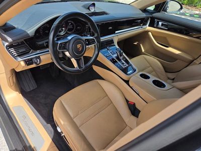 2018 Porsche Panamera — photo 11 view