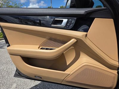 2018 Porsche Panamera — photo 22 view