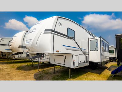 2025 Forest River RV Cherokee Arctic Wolf — detail view