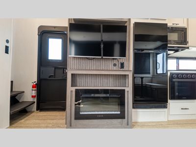 2025 Forest River RV Cherokee Arctic Wolf — photo 29 view