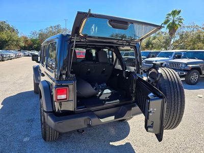 2025 Jeep Wrangler — photo 35 view