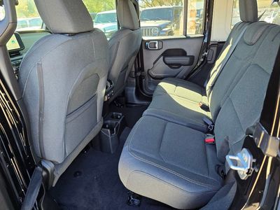 2025 Jeep Wrangler — photo 29 view