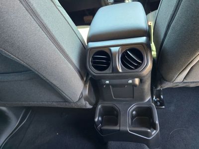 2025 Jeep Wrangler — photo 32 view