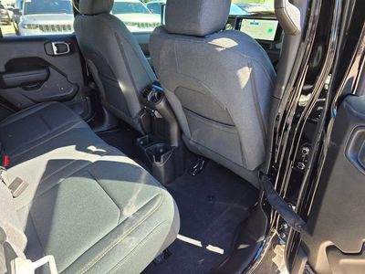 2025 Jeep Wrangler — photo 31 view