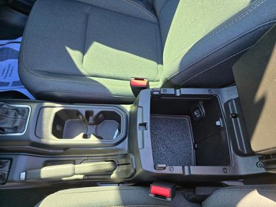 2025 Jeep Wrangler — photo 25 view