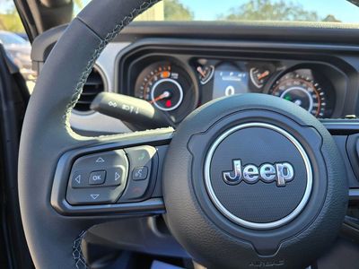 2025 Jeep Wrangler — photo 18 view