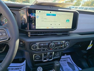 2025 Jeep Wrangler — photo 21 view