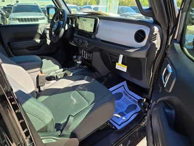 2025 Jeep Wrangler — photo 30 view