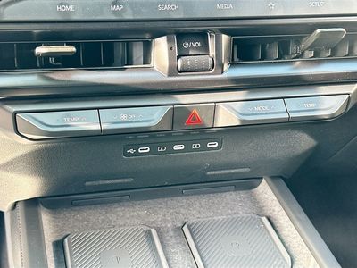 2027 Kia Telluride Hybrid - Photo 16