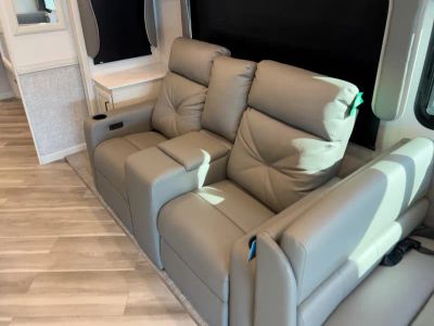 2026 Fleetwood BOUNDER - Photo 9
