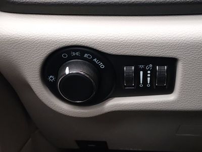 2023 Chrysler Voyager - Photo 13