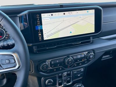 2026 Jeep Wrangler — photo 13 view