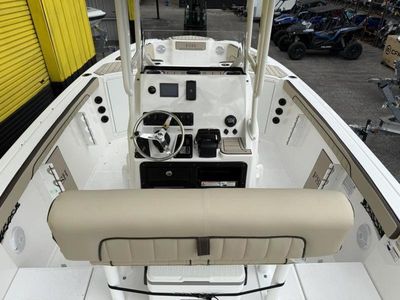 2025 Yamaha Boats 222 FSH Sport — photo 10 view