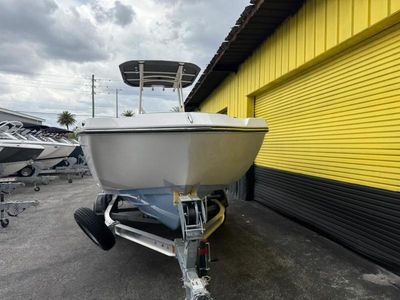 2025 Yamaha Boats 222 FSH Sport — interior view
