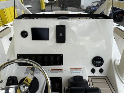 2025 Yamaha Boats 222 FSH Sport — photo 12 view