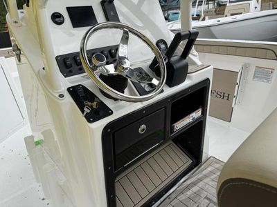2025 Yamaha Boats 222 FSH Sport — photo 13 view