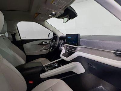 2025 Ford Explorer — photo 8 view