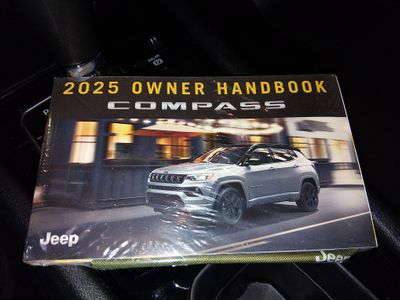 2025 Jeep Compass — photo 18 view