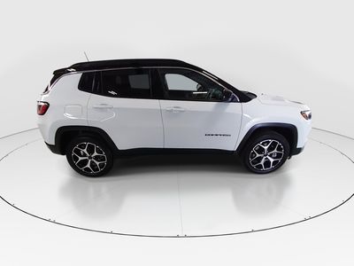 2025 Jeep Compass — photo 8 view