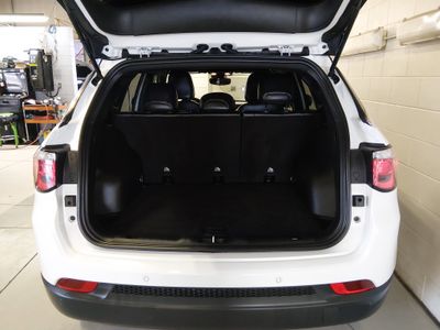 2025 Jeep Compass — photo 11 view
