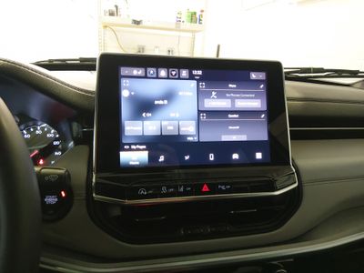 2025 Jeep Compass — photo 17 view