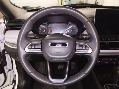 2025 Jeep Compass — photo 12 view