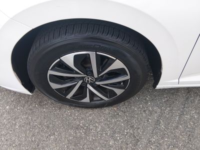 2024 Volkswagen Jetta — photo 10 view