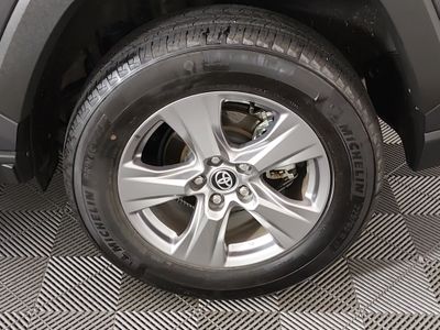 2025 Toyota RAV4 - Photo 10