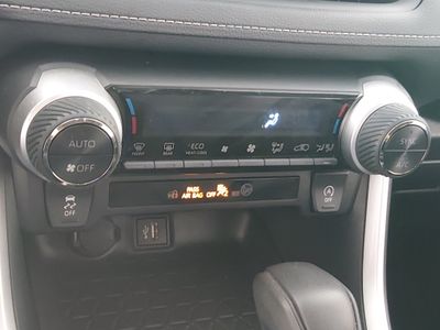 2025 Toyota RAV4 - Photo 18