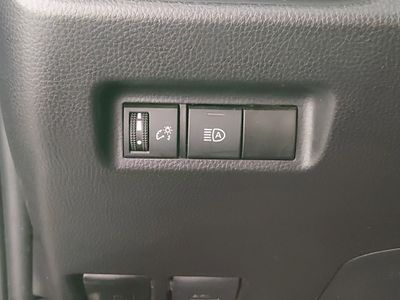 2025 Toyota RAV4 - Photo 13