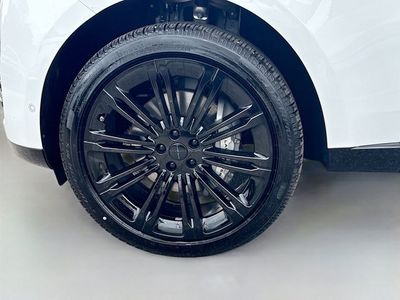 2026 Land Rover Range Rover — photo 41 view