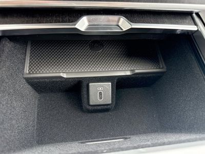 2026 Land Rover Range Rover — photo 30 view