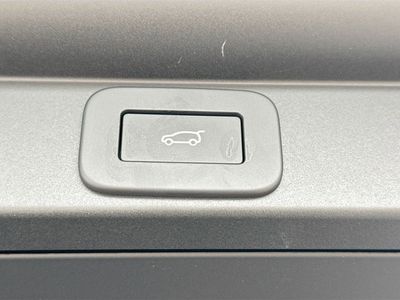 2026 Land Rover Range Rover — photo 13 view