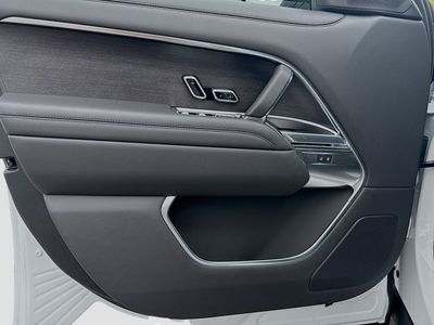 2026 Land Rover Range Rover — photo 22 view