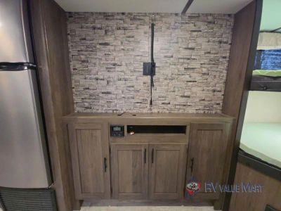2021 Prime Time RV Avenger — photo 16 view