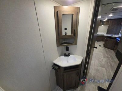 2021 Prime Time RV Avenger — photo 25 view