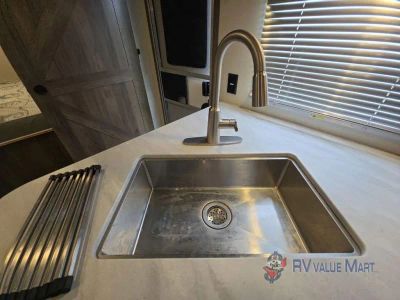 2021 Prime Time RV Avenger — photo 18 view