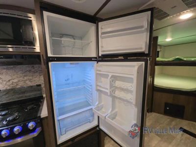 2021 Prime Time RV Avenger — photo 21 view