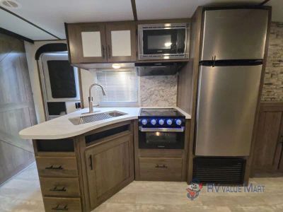 2021 Prime Time RV Avenger — photo 17 view
