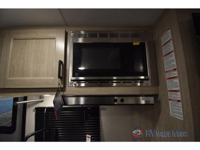 2026 Coachmen RV Catalina Summit Series 7 — photo 12 view