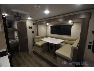 2026 Coachmen RV Catalina Summit Series 7 — photo 18 view