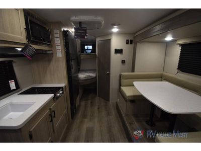 2026 Coachmen RV Catalina Summit Series 7 — photo 19 view