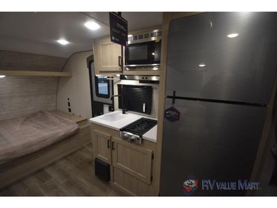 2026 Coachmen RV Catalina Summit Series 7 — photo 16 view