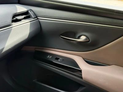2023 Lexus ES - Photo 35